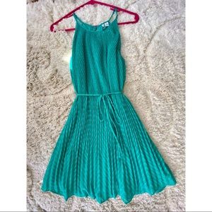 Sleeveless, Elle dress! Size XS.